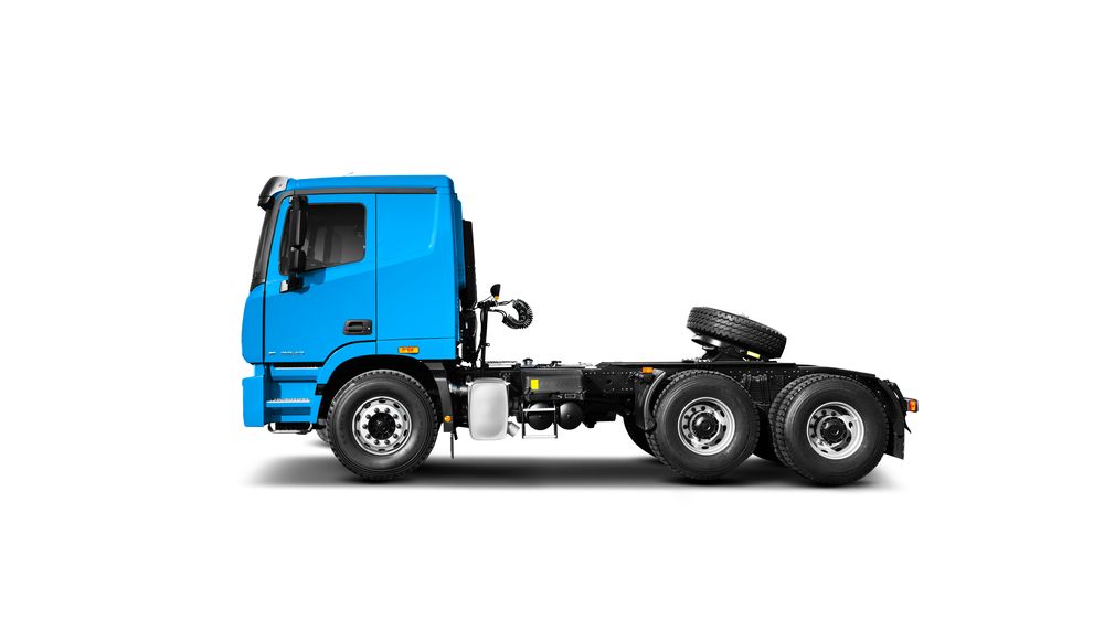 AUMAN GTL-E 6×4 Tractor — 6