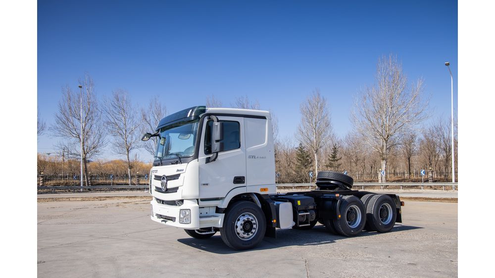 AUMAN GTL-E 6×4 Tractor — 7